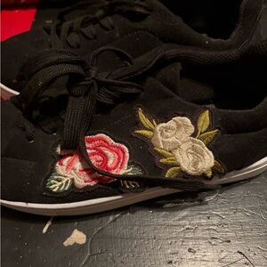 Floral Embroidered Black Sneakers